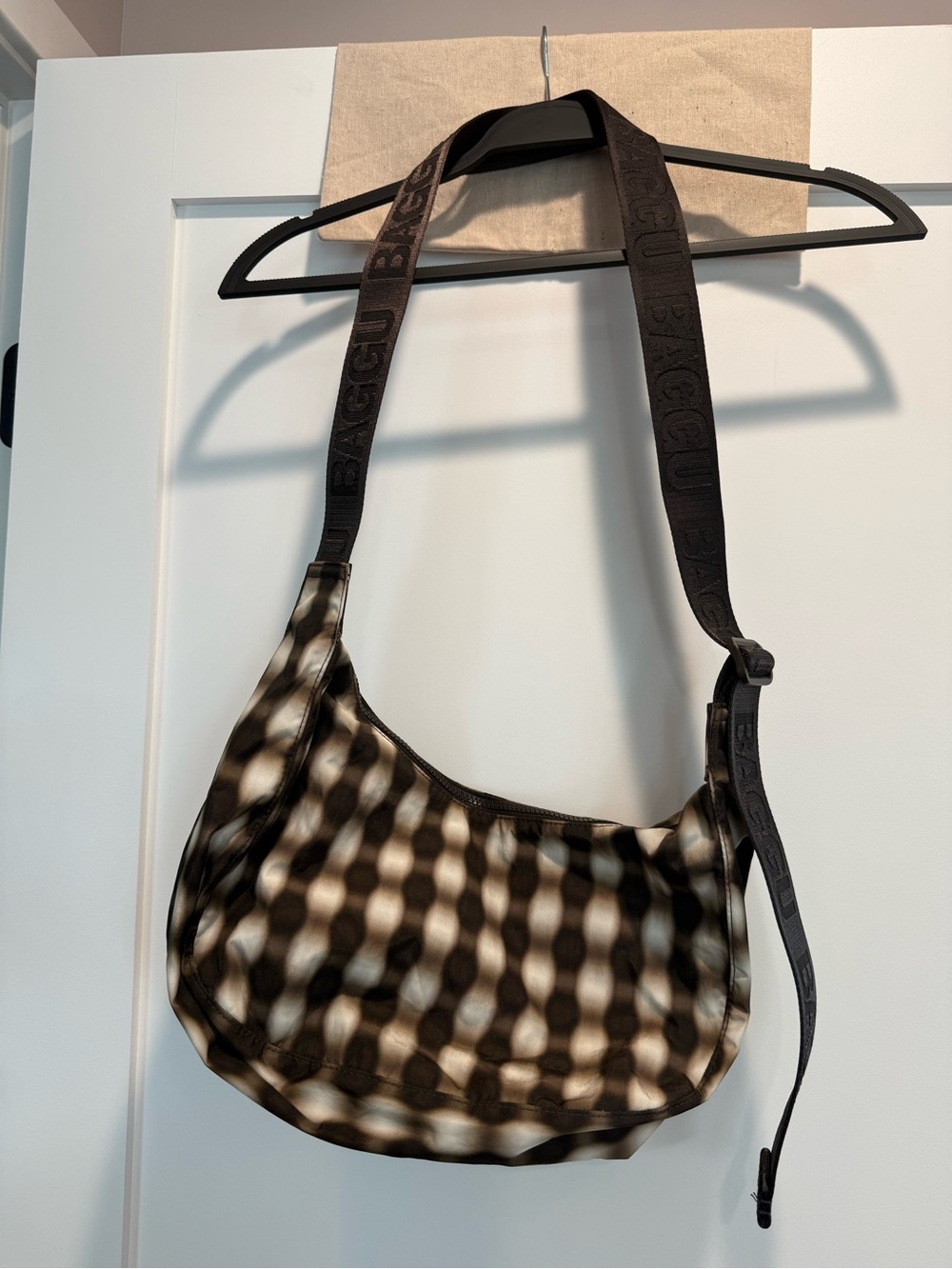 BAGGU Medium Crescent Shoulder Bag in Brown Blurred Gingham